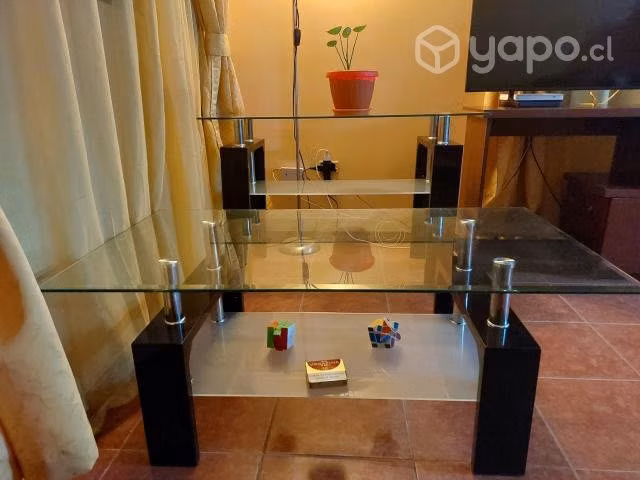 Mesa de centro y de arrimo. Vidrio y metal