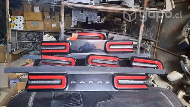 Farol trasero dodge challenger