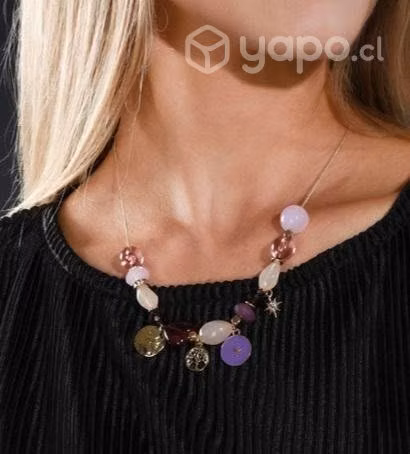 Collar de Acero Dorado con variedad de colgantes.