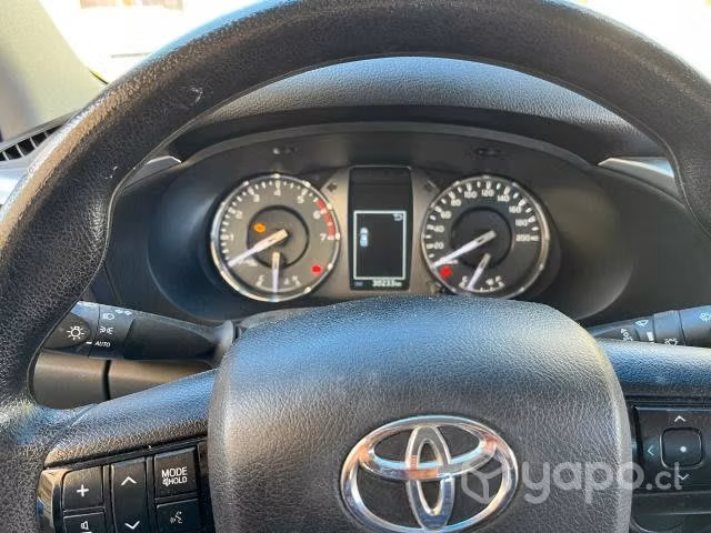 Vendo camioneta - toyota hilux- 4x2 - 2022