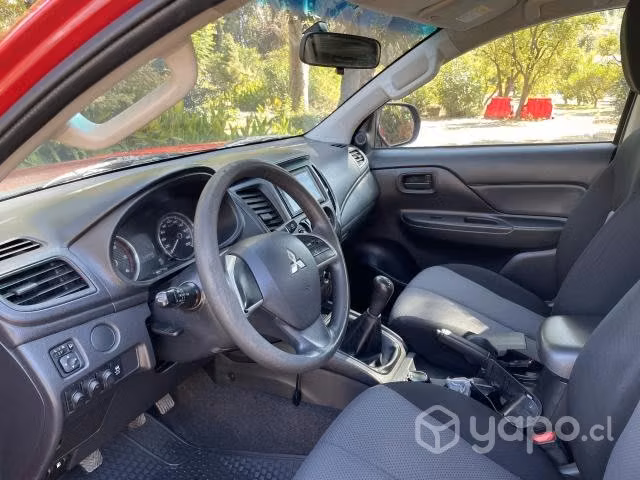 MITSUBISHI L200 2021 4x4 unico dueño - Imagen 8