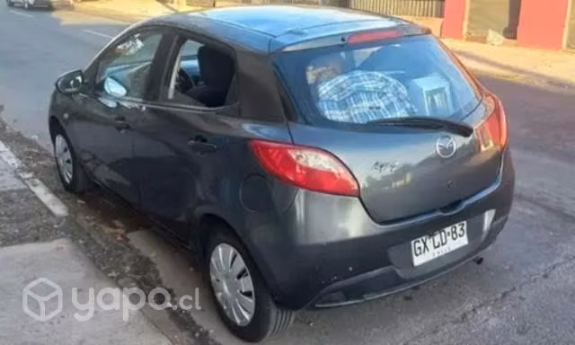 Mazda 2 año 2015 transferible 10 multas