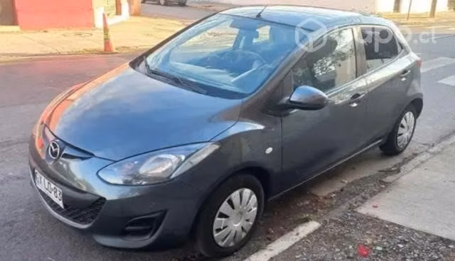 Mazda 2 año 2015 transferible 10 multas