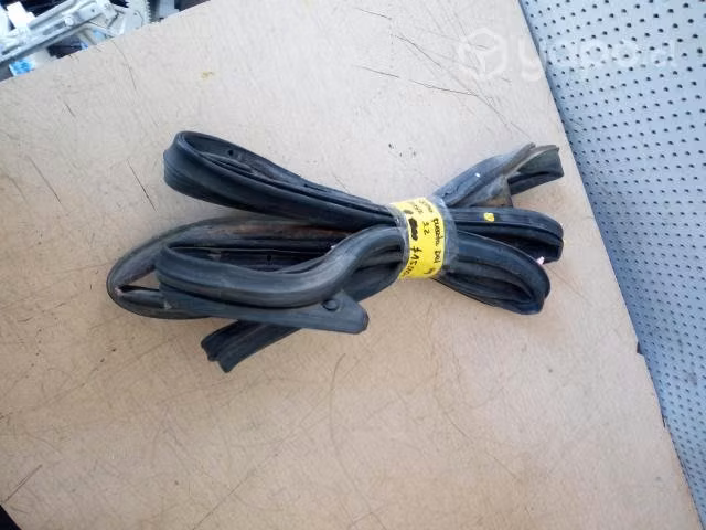 Goma contorno puerta del izq Ford Ranger 3.2