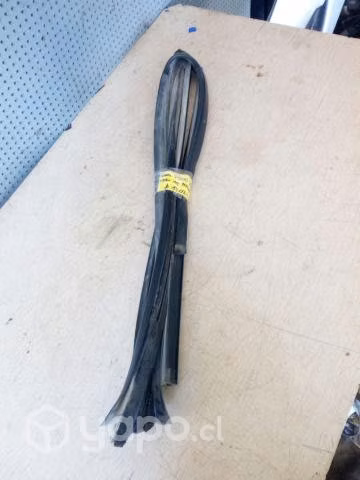 Goma vidrio puerta trasera izq Ford ranger 3.2