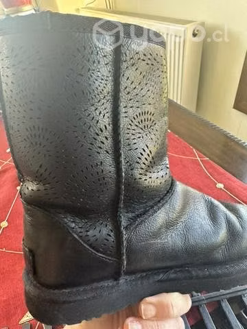 Botas N 35 de cuero marca UGG