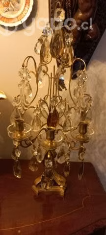 Lampara sobre mesa lagrimas (1)
