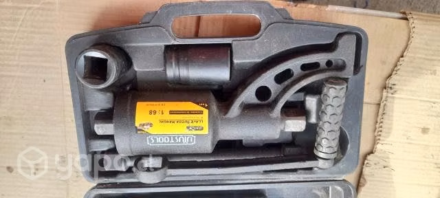 Llave rueda manual.