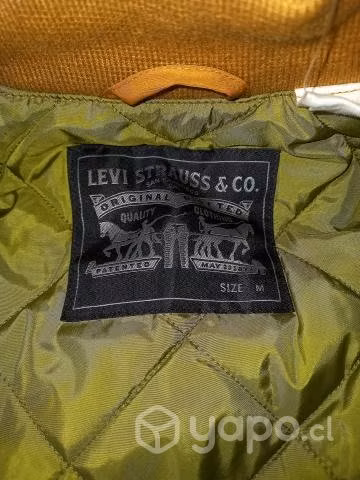 chaqueta y camiseta Levi