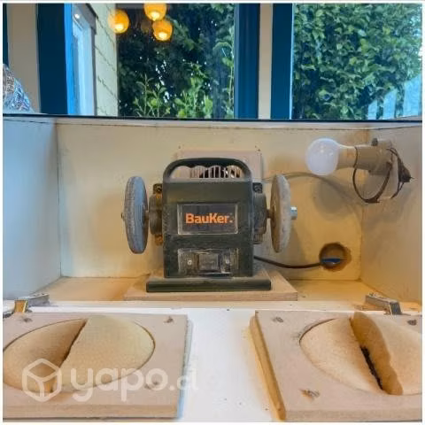 PUlIDORA DE BANCO BAUKER CON CAJA, LUZ Y ESTRACTOR