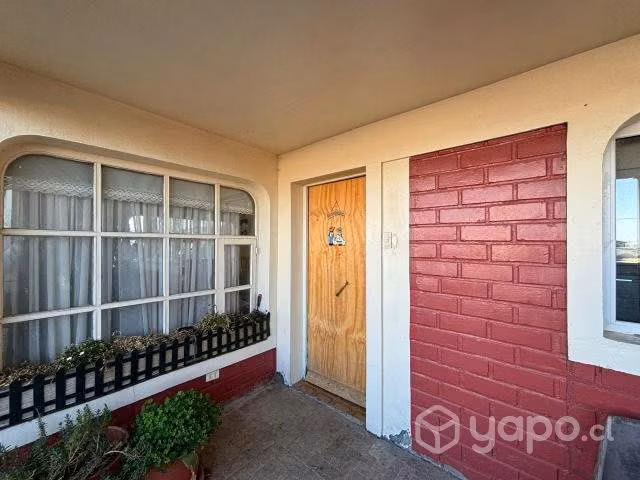 Casa con amplio patio para hacer departamentos