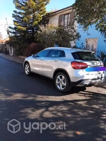 MERCEDES BENZ, año 2020
