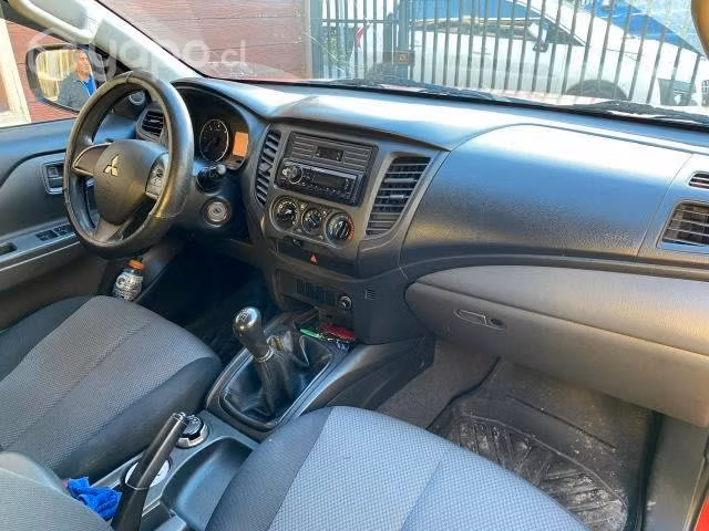 Camioneta mitsubishi 4x4 2016