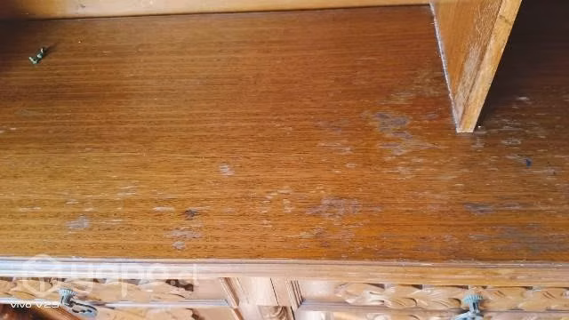 Mueble de madera en buen estado