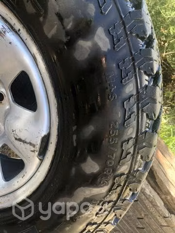Neumático 255/70/R16 y llanta fierro - Imagen 2
