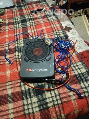 Amplificador de sonido para auto usado