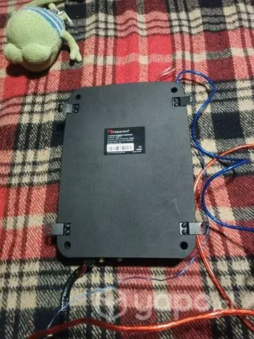 Amplificador de sonido para auto usado