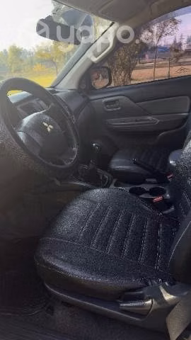 Se vende Mitsubishi l200 work. 2019 4x2
