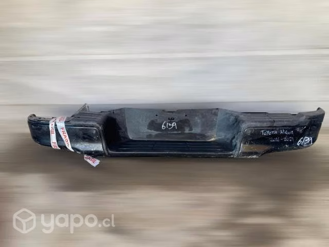 Parachoque trasero toyota hilux 2016-2021