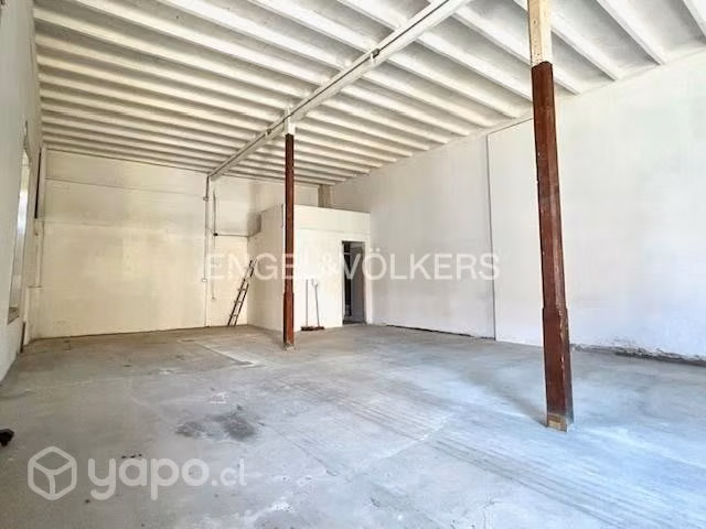 Excelente Local Comercial Esquina Prat con Sotomay