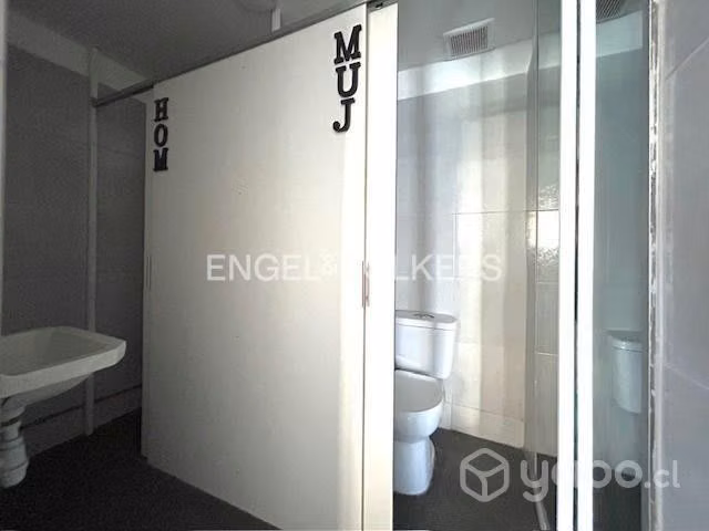 Excelente Local Comercial Esquina Prat con Sotomay
