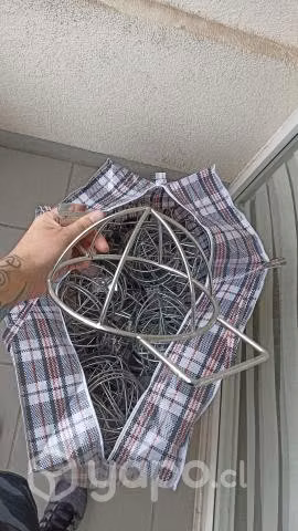 Cabeceras metálicas para gorras