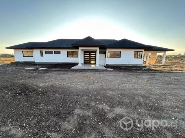 Nueva casa en parcela, vende su dueño