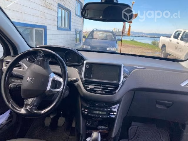 PEUGEOT 2008 año 2017