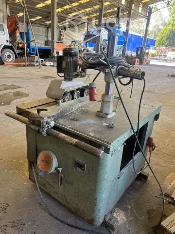 Ripiadora de madera con brazo guia