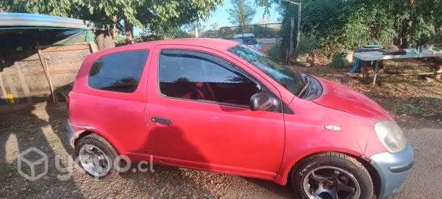 Vendo Toyota Yaris red