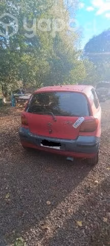 Vendo Toyota Yaris red