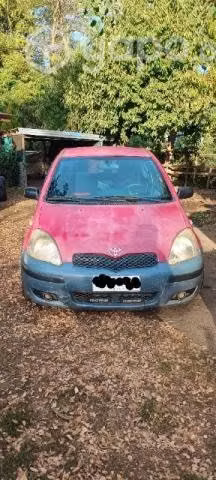 Vendo Toyota Yaris red