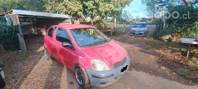 Vendo Toyota Yaris red