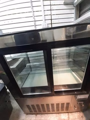 Vitrina HK recta vidriada