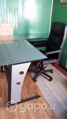 Escritorio más silla