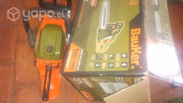 Motosierra Bauker ,casi nva