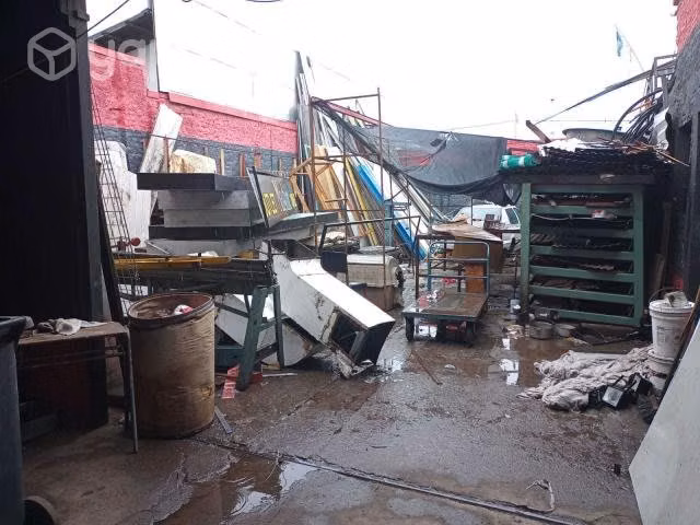 Terreno Centro Stgo con Oficinas, Galpón y Bodega
