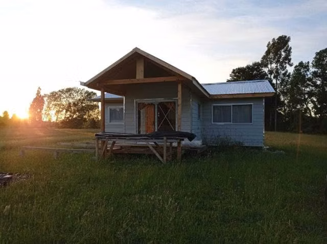 Se vende Parcela con casa a medio terminar