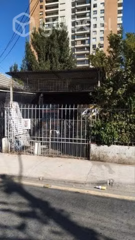 Se vende terreno con casa comercial de 321m²