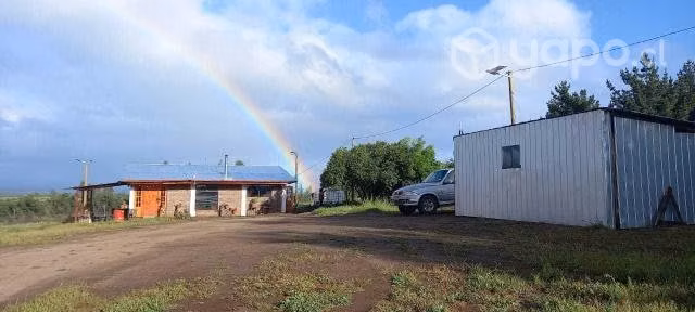 Se vende terreno con casa