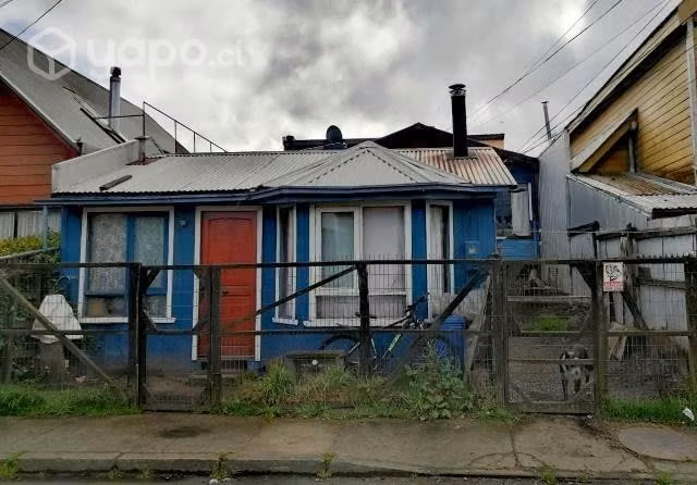 Terreno con 3 casas