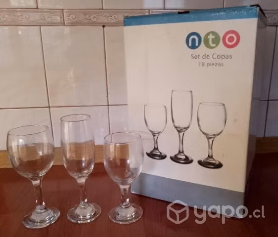 Caja con 18 copas