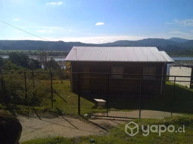 Sitio con casa y orilla de río Itata