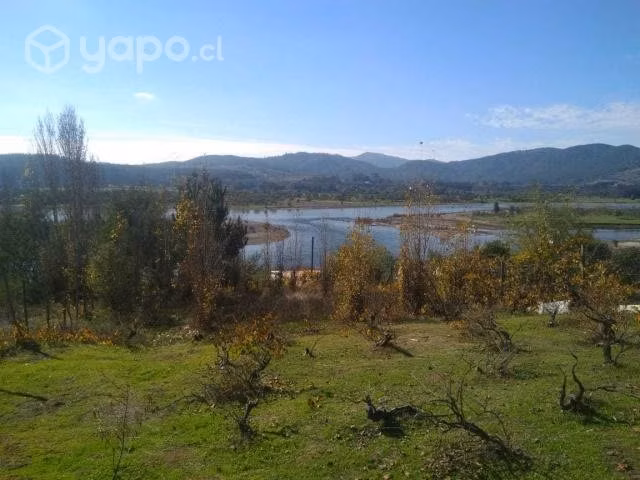 Sitio con casa y orilla de río Itata