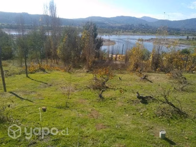 Sitio con casa y orilla de río Itata
