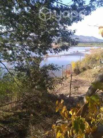 Sitio con casa y orilla de río Itata