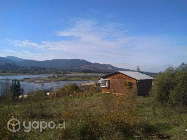 Sitio con casa y orilla de río Itata