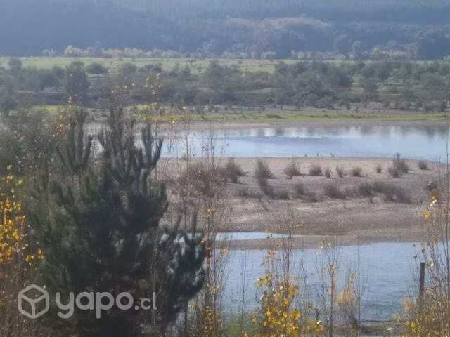 Sitio con casa y orilla de río Itata