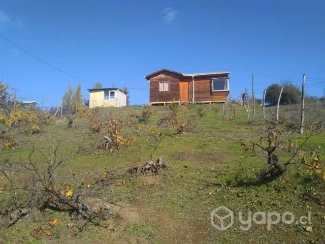 Sitio con casa y orilla de río Itata