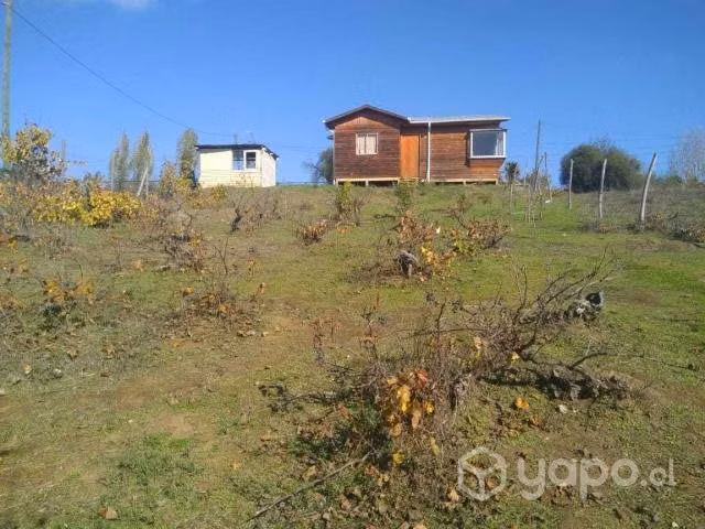 Sitio con casa y orilla de río Itata